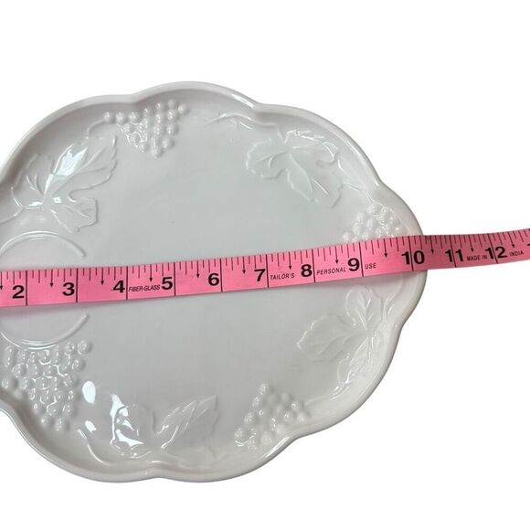 Indiana Colony Milk Glass Harvest Grapes Design Set of 4 Teacups and 2 Plates - Picture 9 of 12